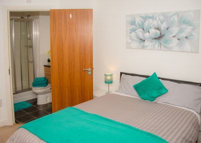 Serviced Apartments in Derby. Double Bed & En-Suite in Friar Gate Apartment.
